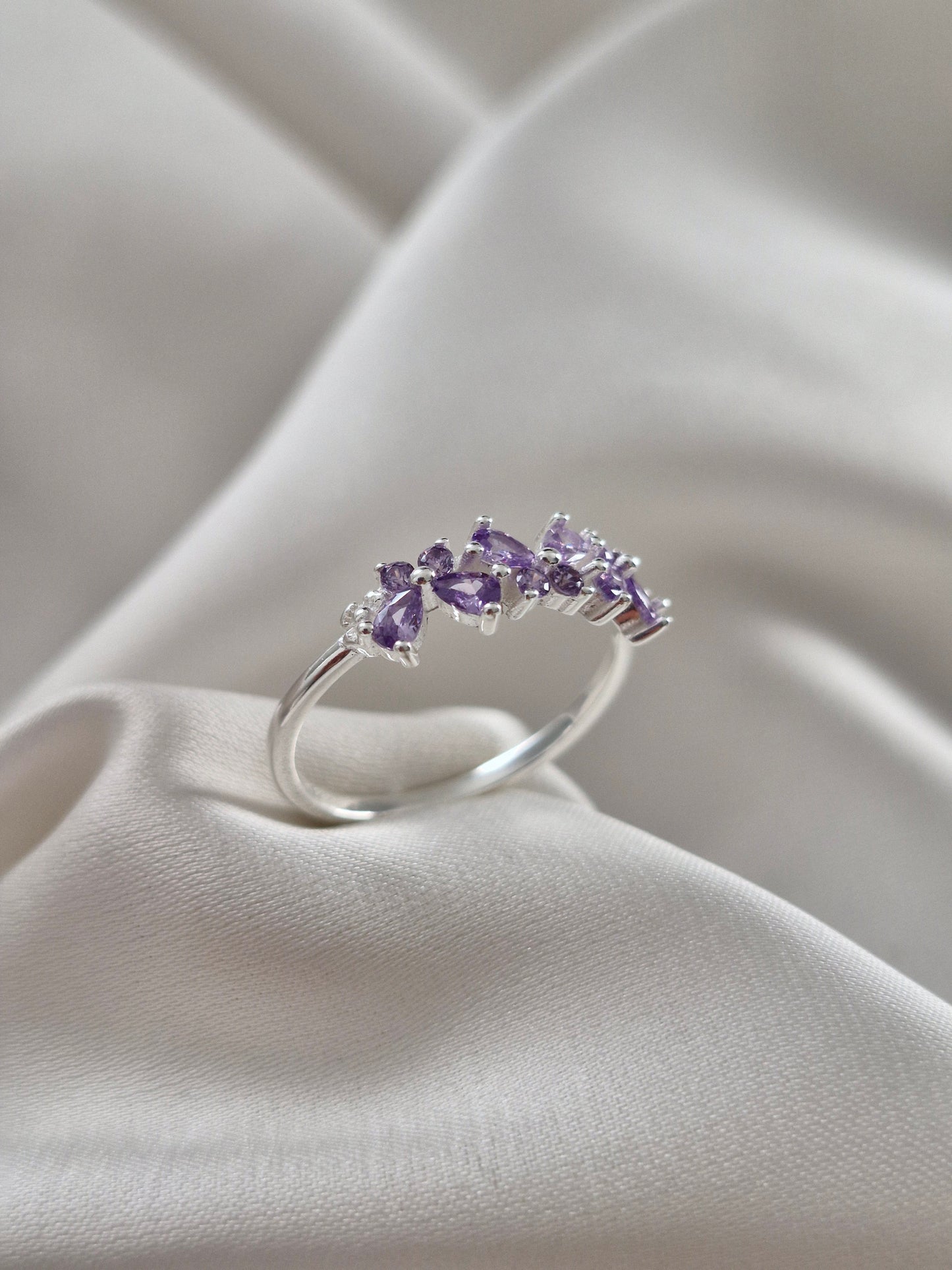 Anillo cintillo de mariposas lavanda