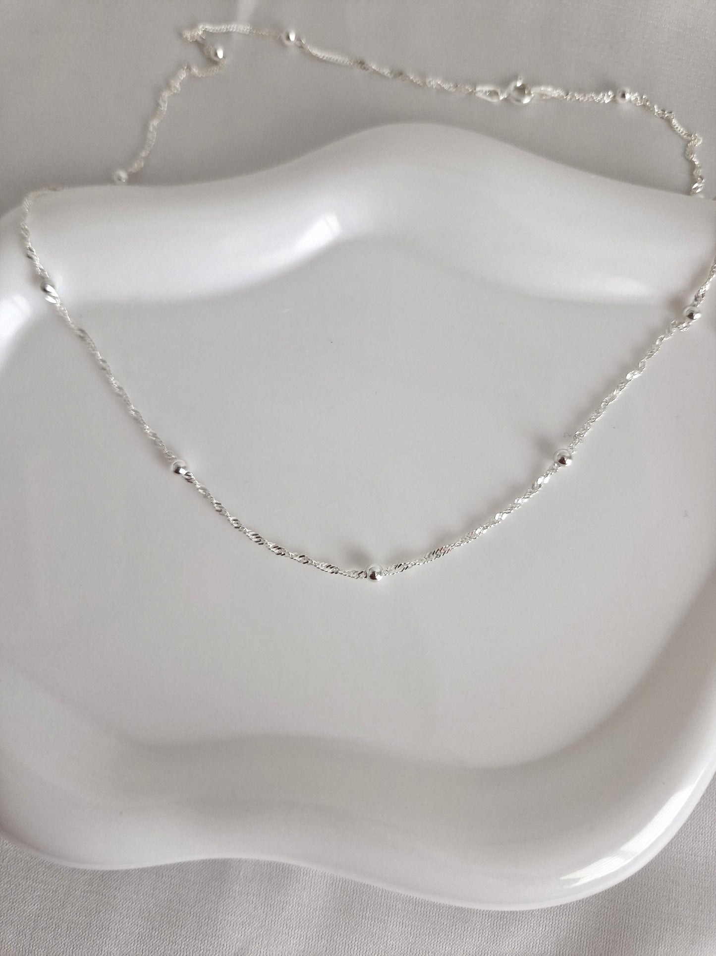 Collar Choker Cadena Singapur con Bolitas