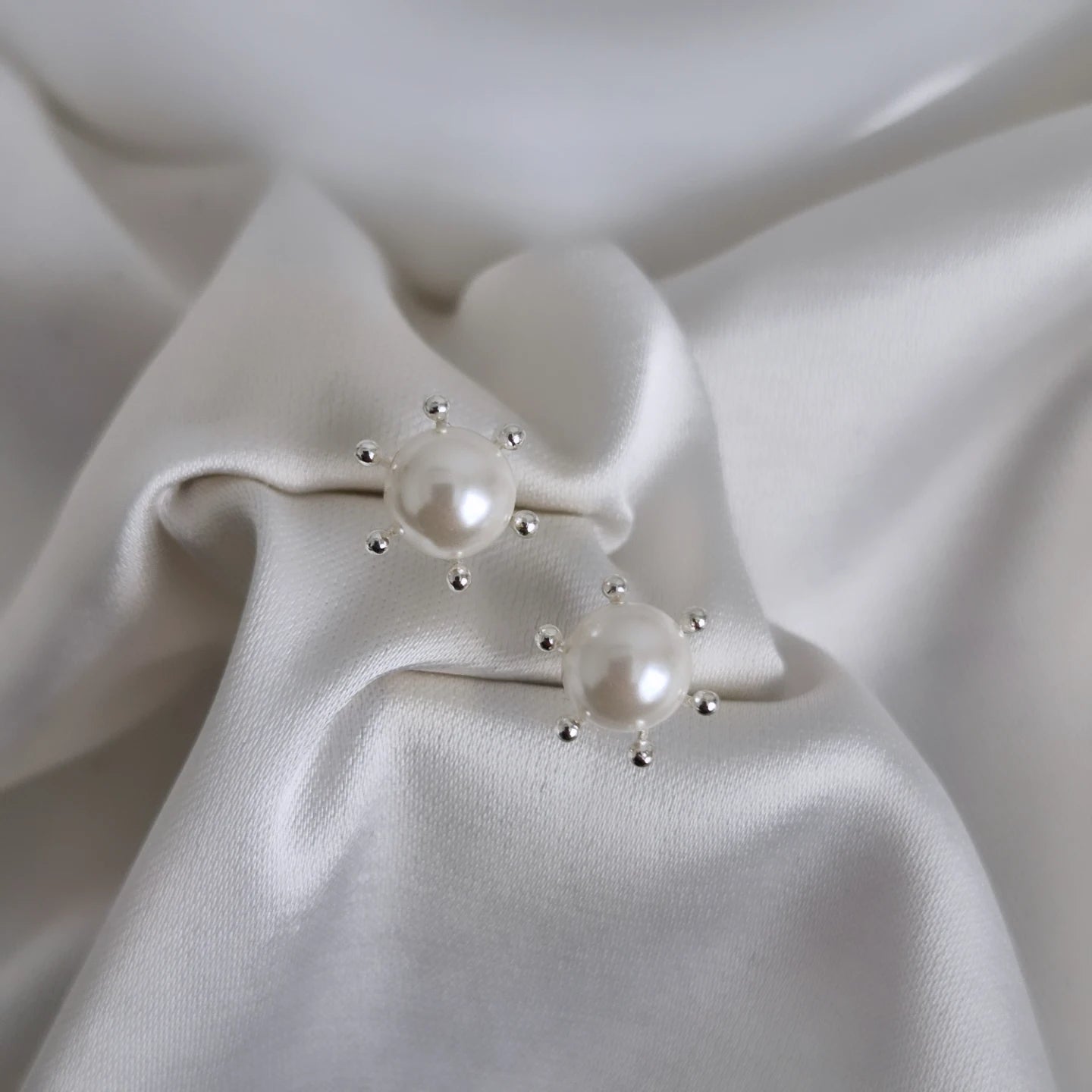 Aros perla con pistilo