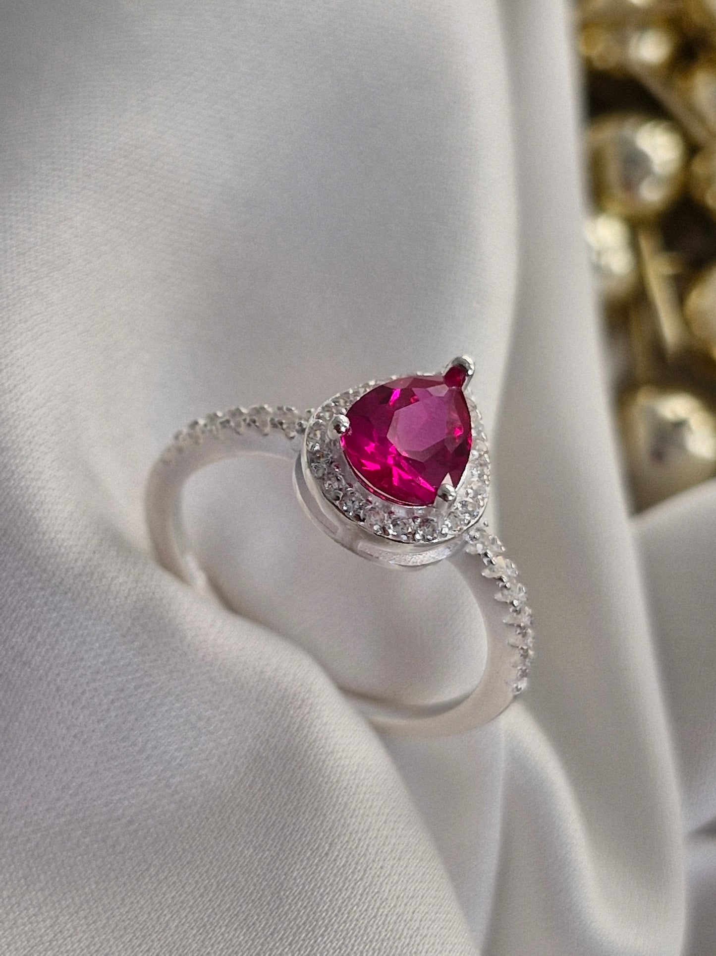 Anillo Gota Rubí con Microcircones — Plata Fina 925