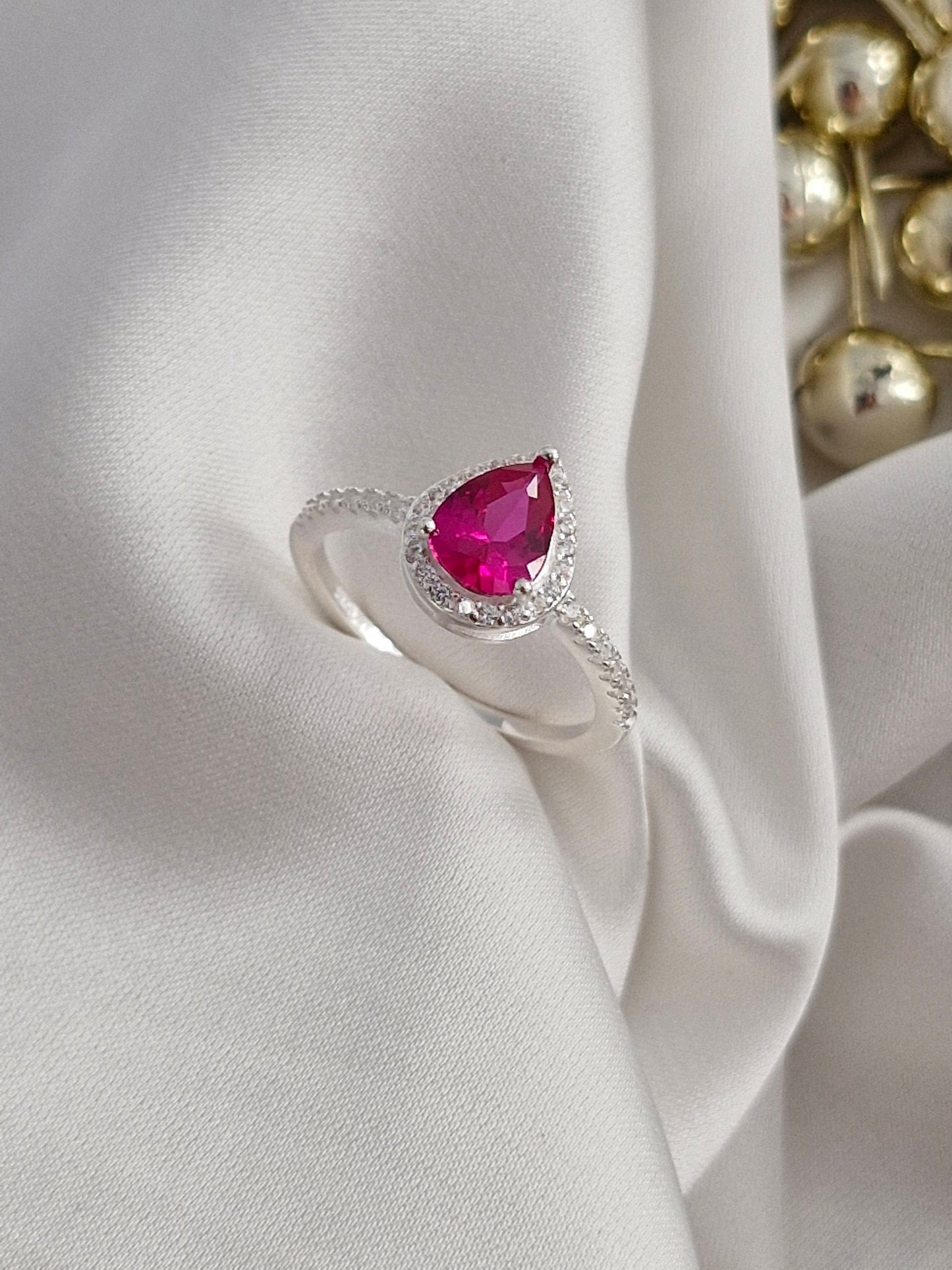 Anillo Gota Rubí con Microcircones — Plata Fina 925
