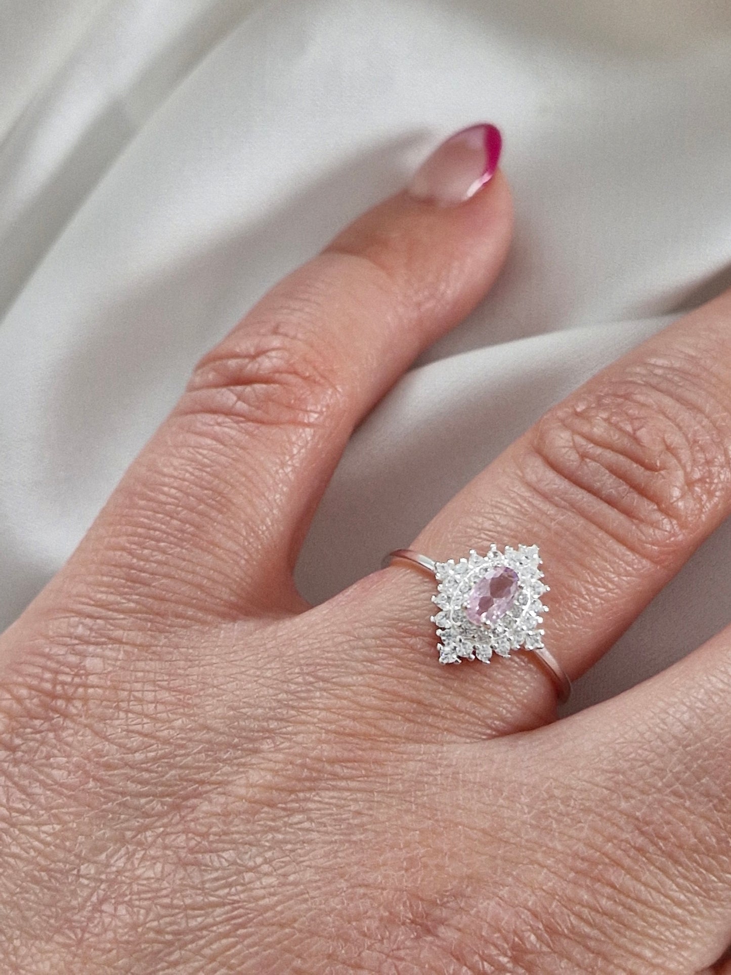 Anillo rombo con circón rosa