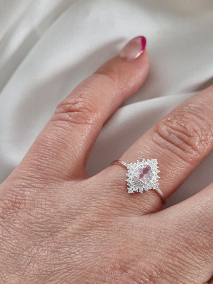 Anillo rombo con circón rosa