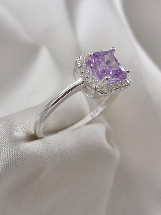 Anillo gran circón cuadrado lavanda
