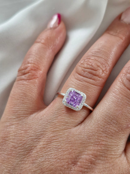 Anillo gran circón cuadrado lavanda
