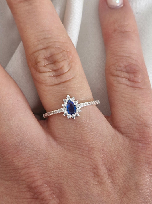 Anillo Gota color zafiro azul con microcircones