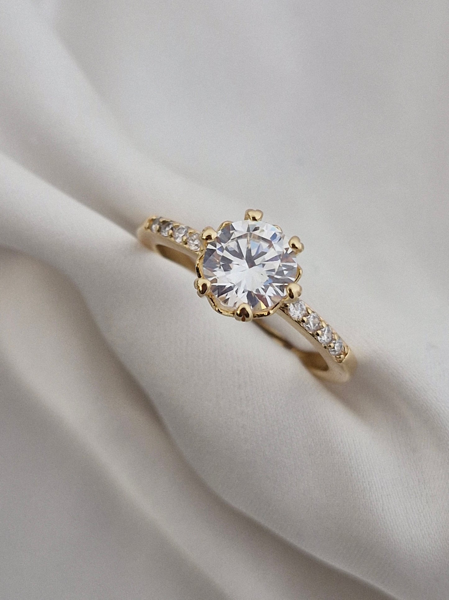Anillo gran circón