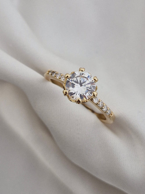 Anillo gran circón