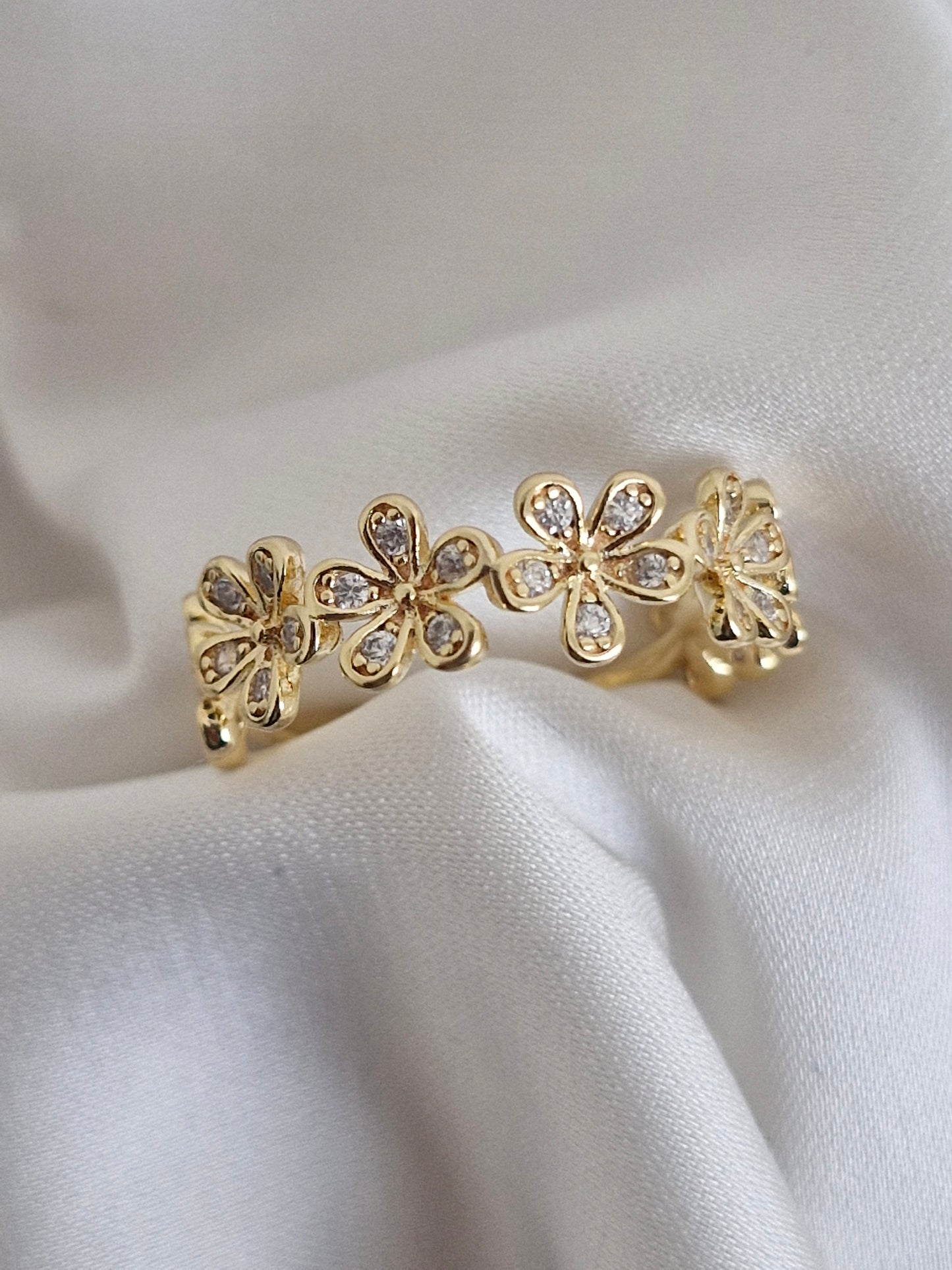 Anillo flores circones