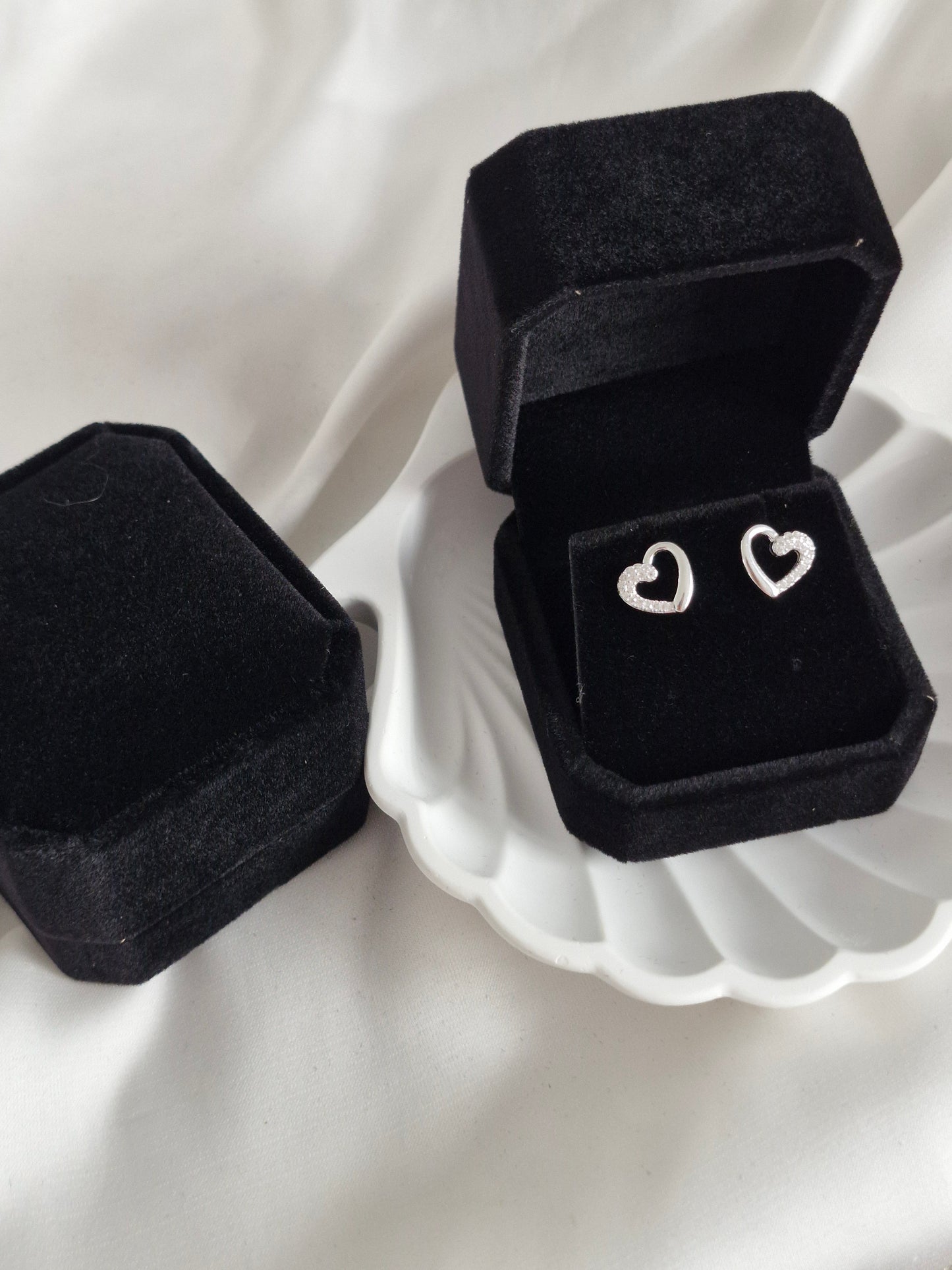 Cajita de Regalo para Aritos en Terciopelo Negro
