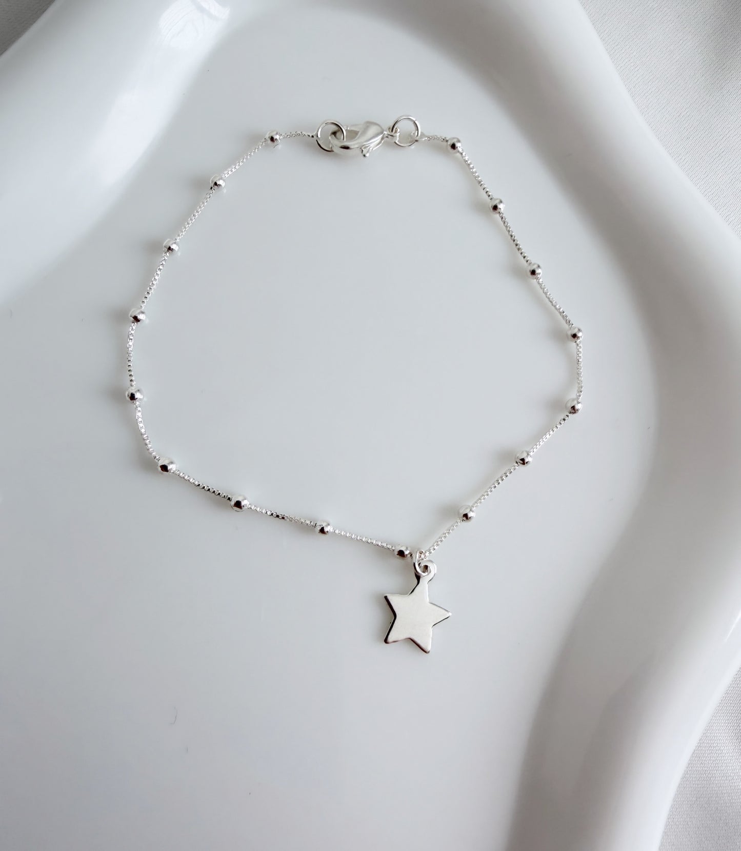Pulsera bolitas y estrella colgante| Enchape en Plata 925