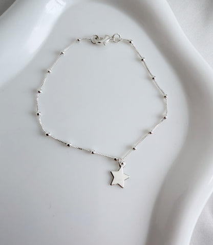 Pulsera bolitas y estrella colgante| Enchape en Plata 925