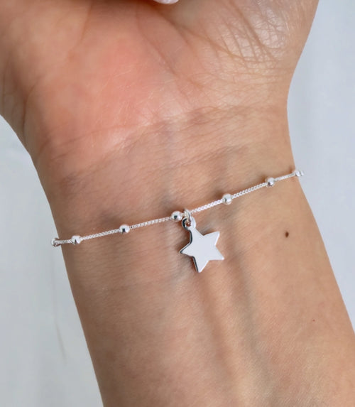 Pulsera bolitas y estrella colgante| Enchape en Plata 925