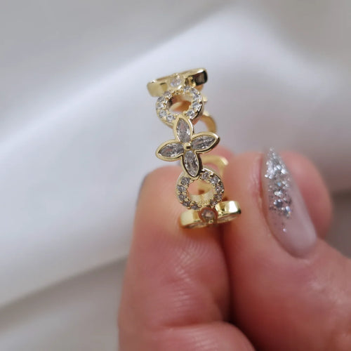 Anillo flores con circulos y circones