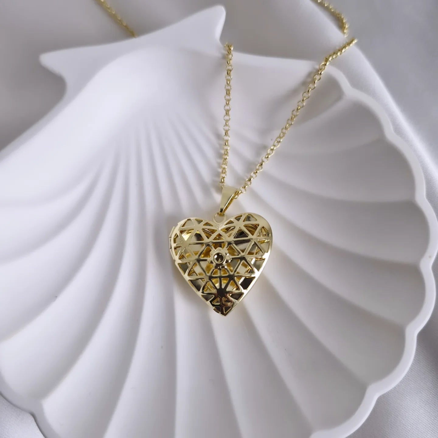 Collar relicario corazón