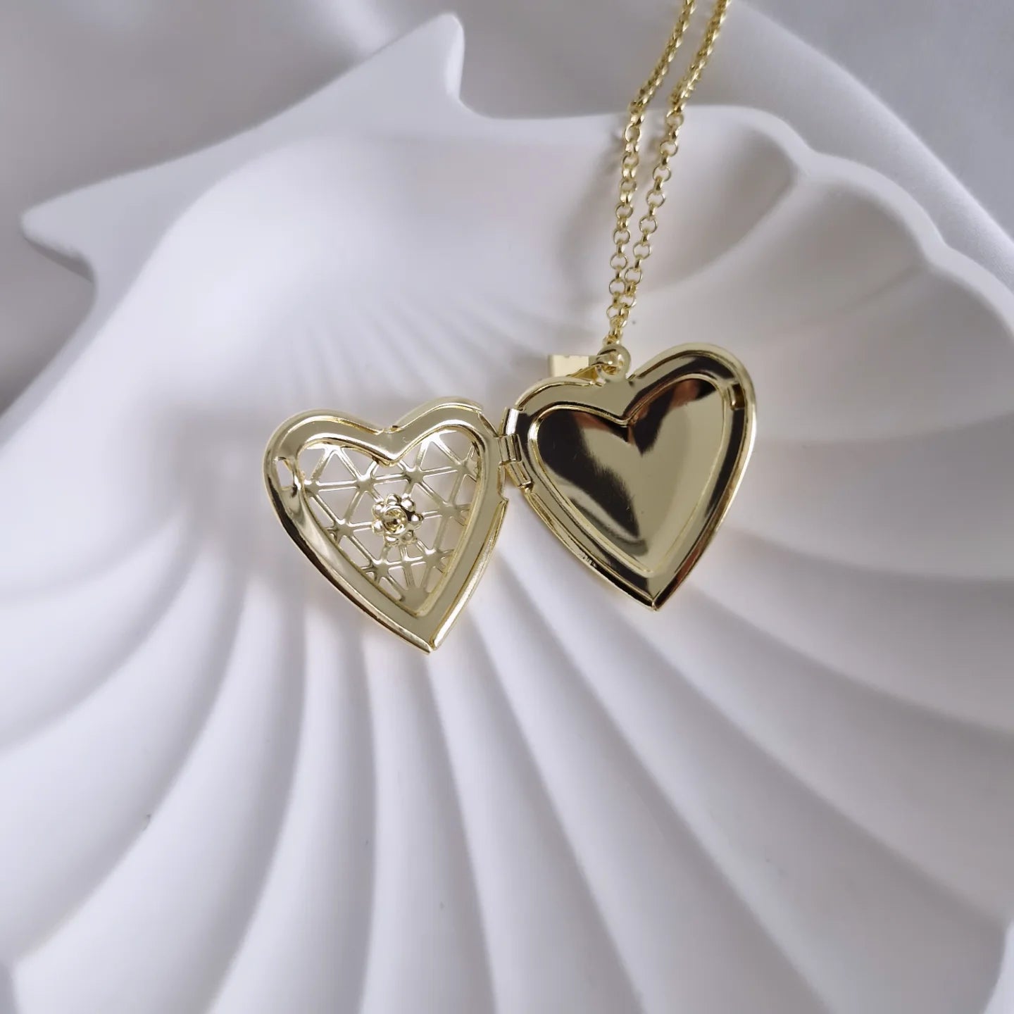 Collar relicario corazón