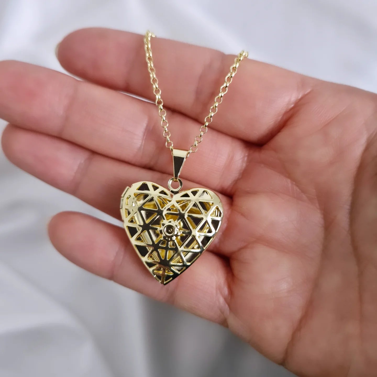 Collar relicario corazón