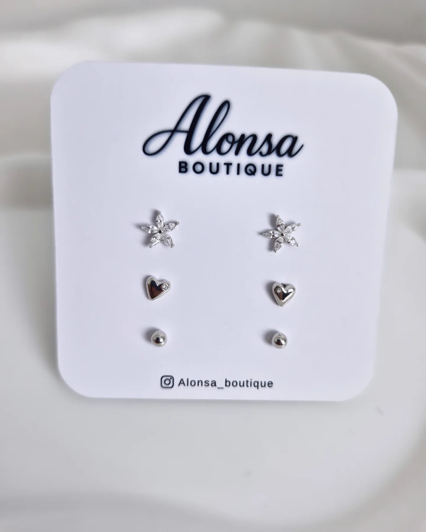 Trio aritos flor, corazón y bolita