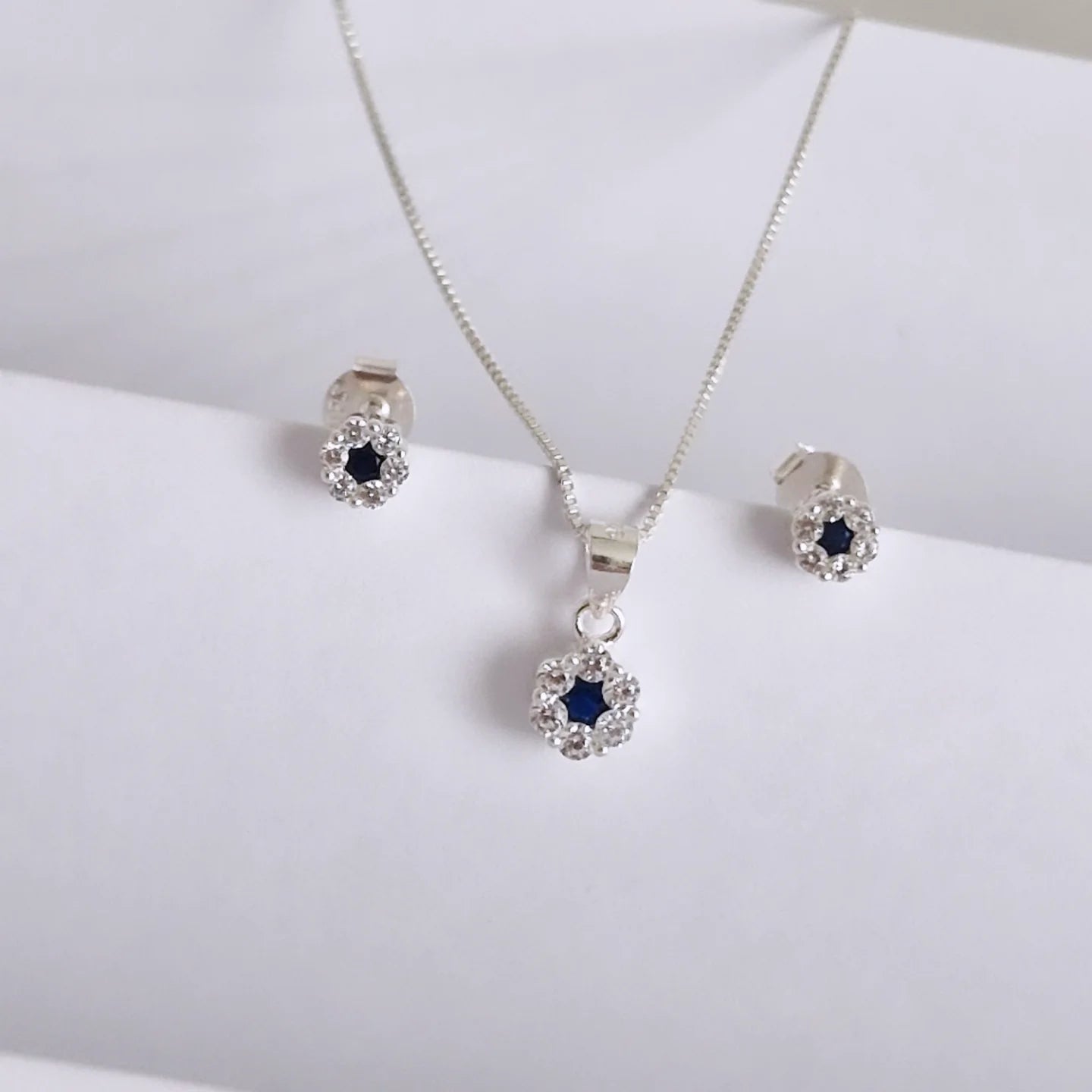 Conjunto flor de circones con circón azul