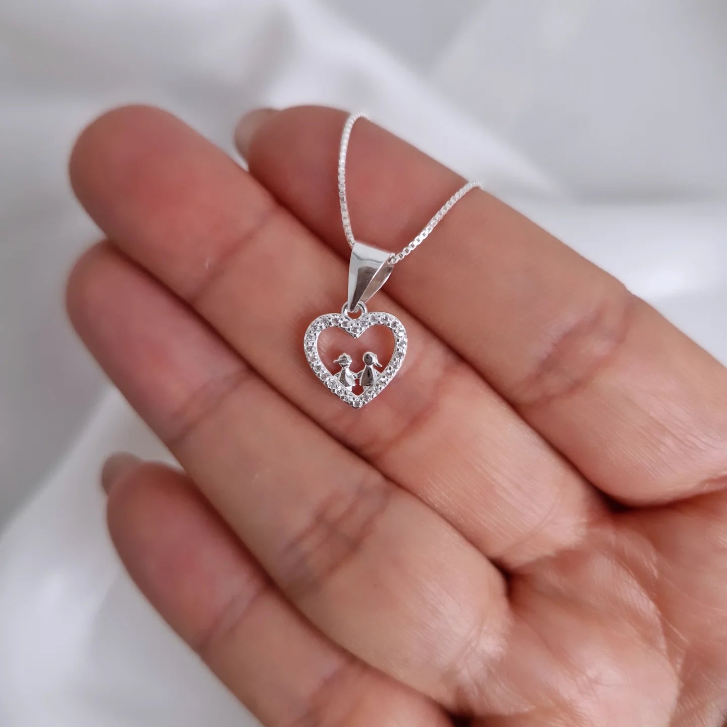 Collar Corazón con niño-niña