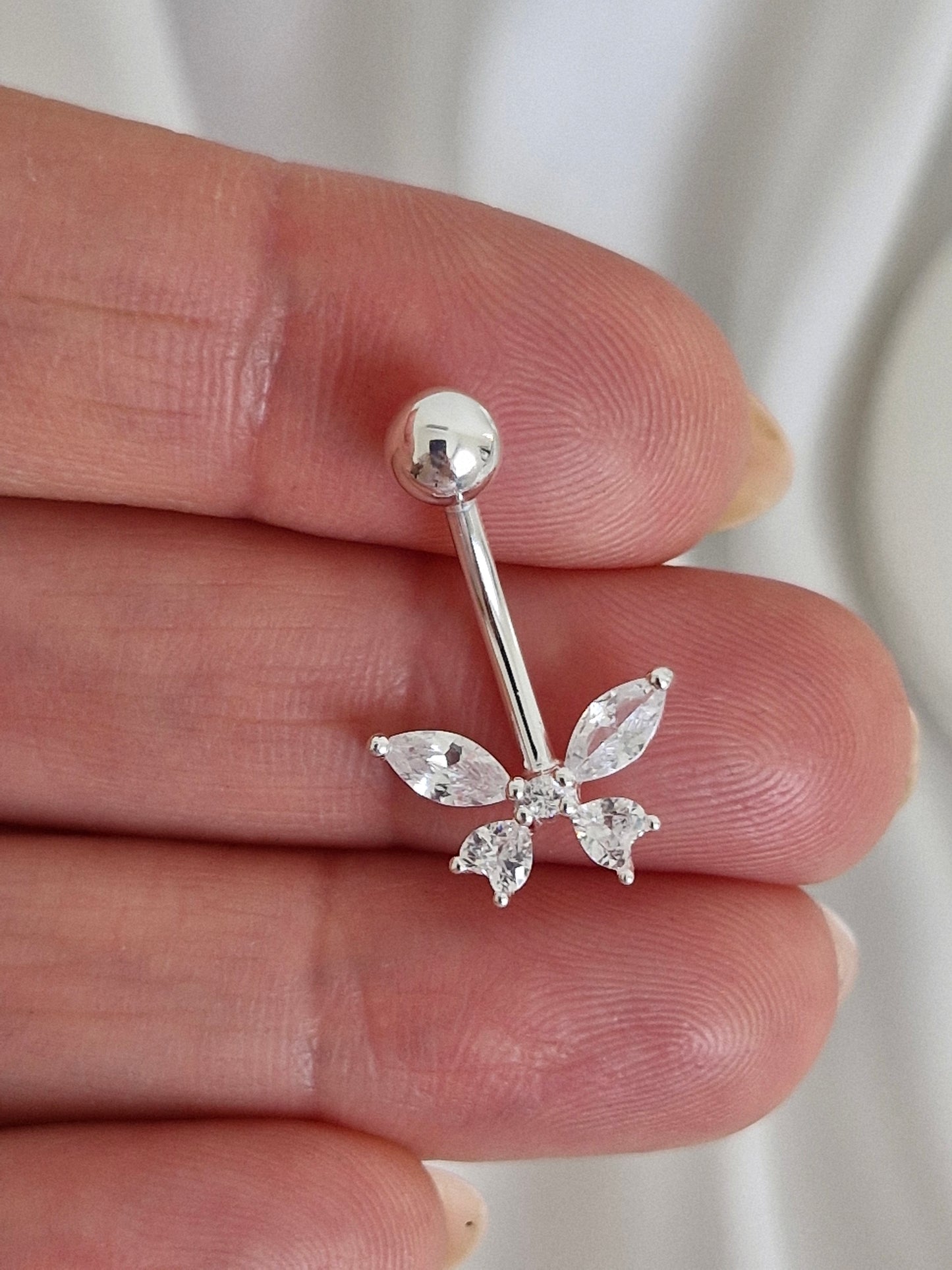Piercing ombligo mariposa