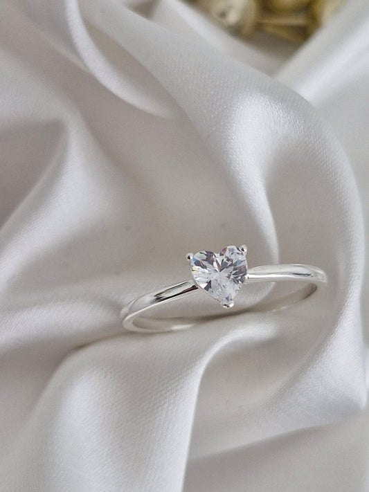Anillo corazón solitario