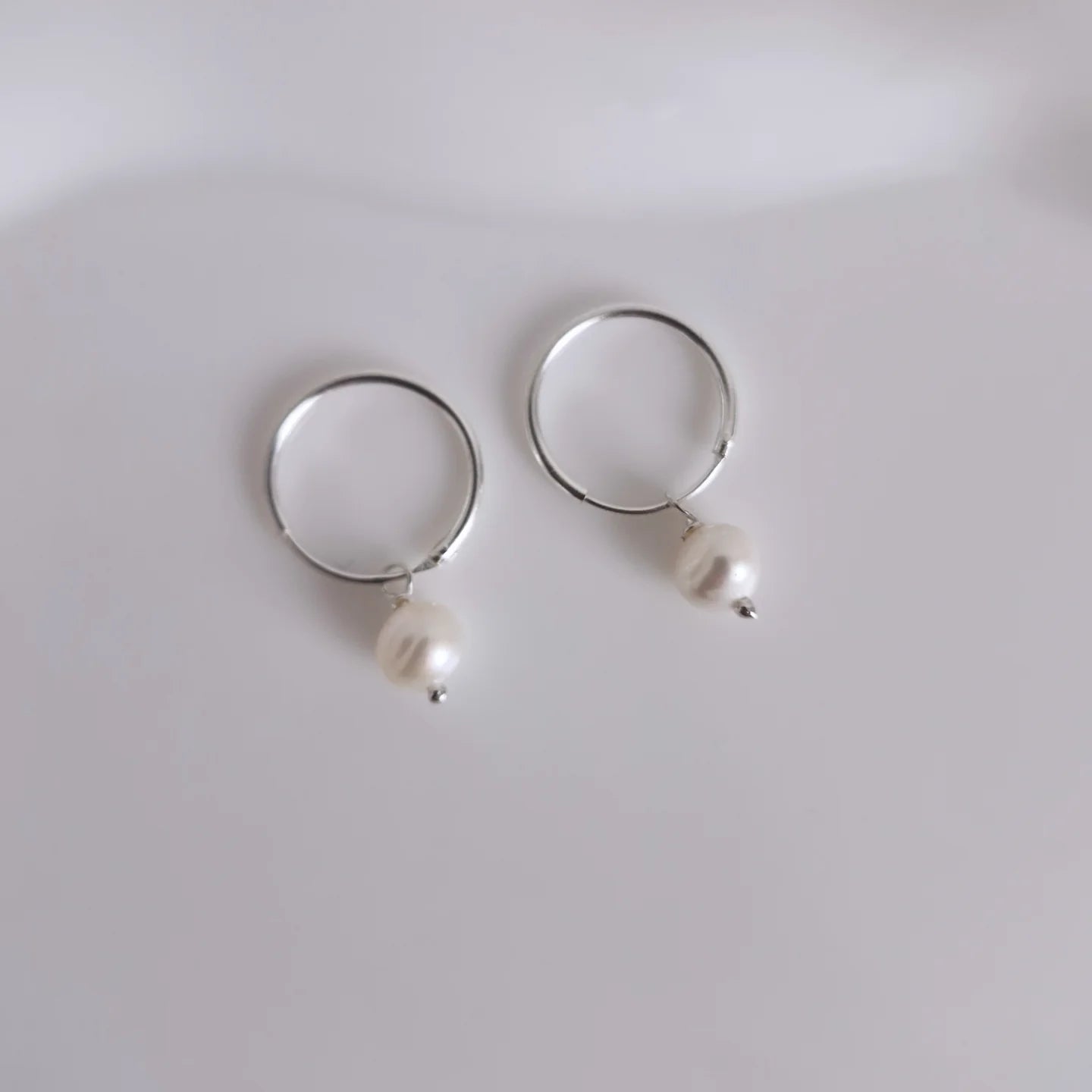 Aros argolla con colgante perla